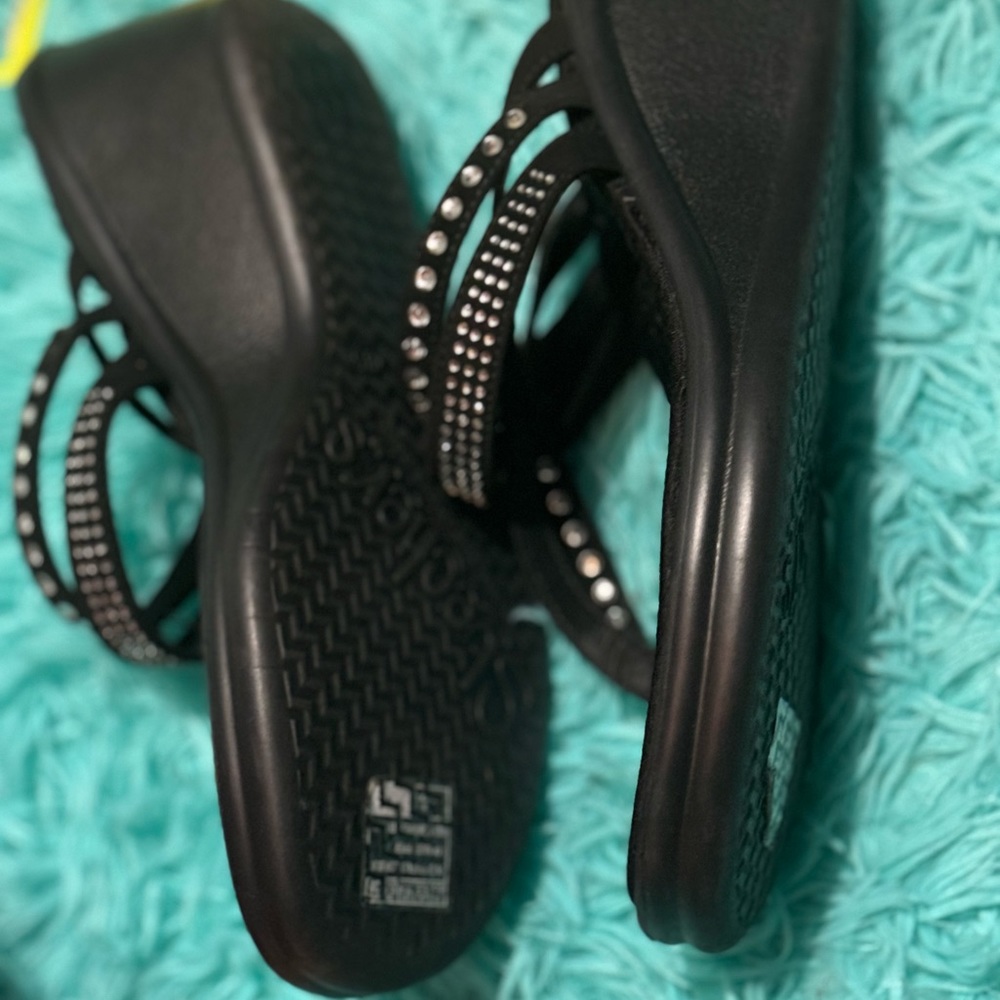 Brand new sandals memory foam